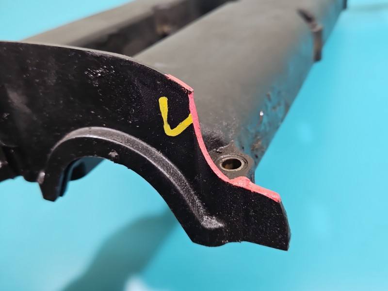 Клапанная крышка Ford Maverick YL8G-6582-AB — фото детали 4