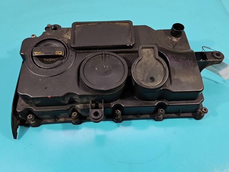 Клапанная крышка Volkswagen Touran 03G103469L — фото детали 2