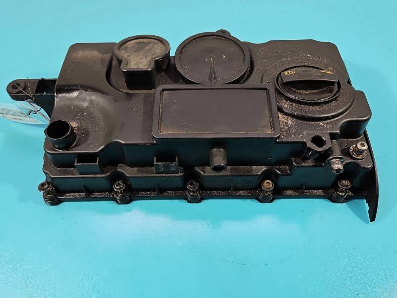 Клапанная крышка Volkswagen Touran 03G103469L — фото детали 4