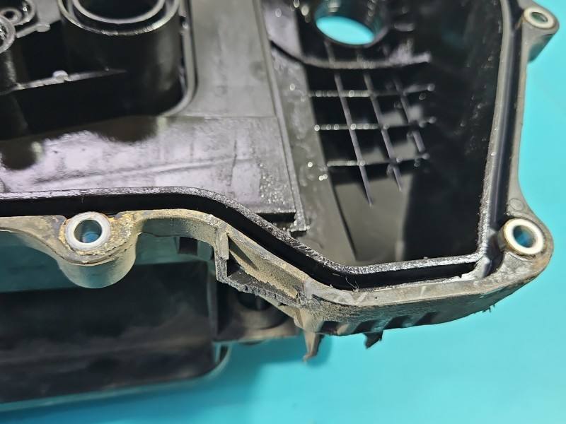 Клапанна кришка Toyota Aygo 17705-0Q010 — фото деталі 8