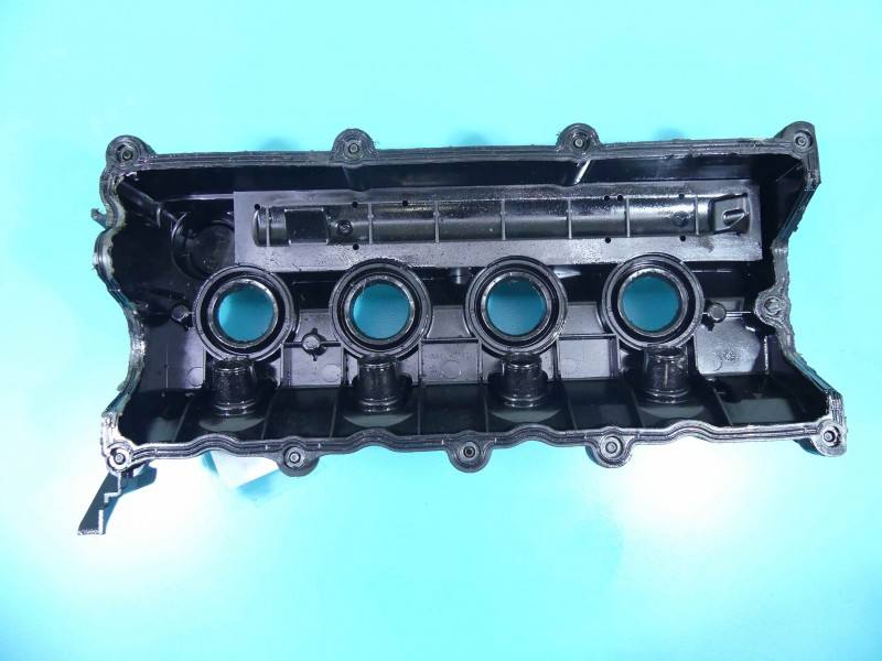 Клапанна кришка Opel Astra J A17DTR — фото деталі 5