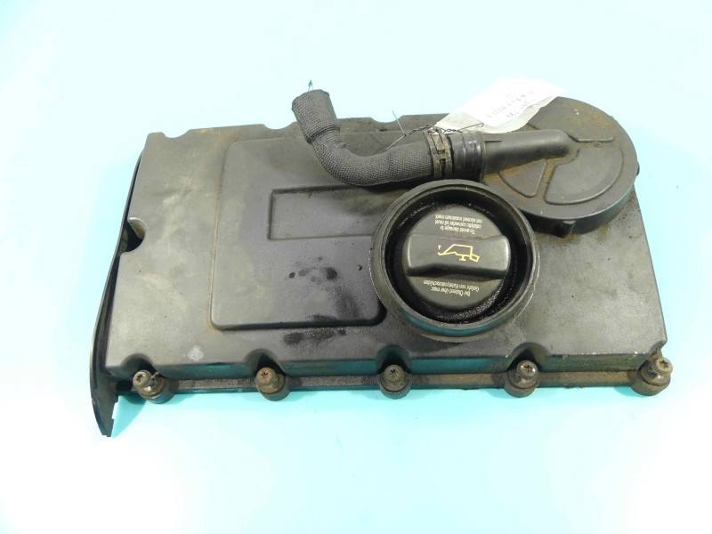 Клапанна кришка Volkswagen Passat B6 03G103475