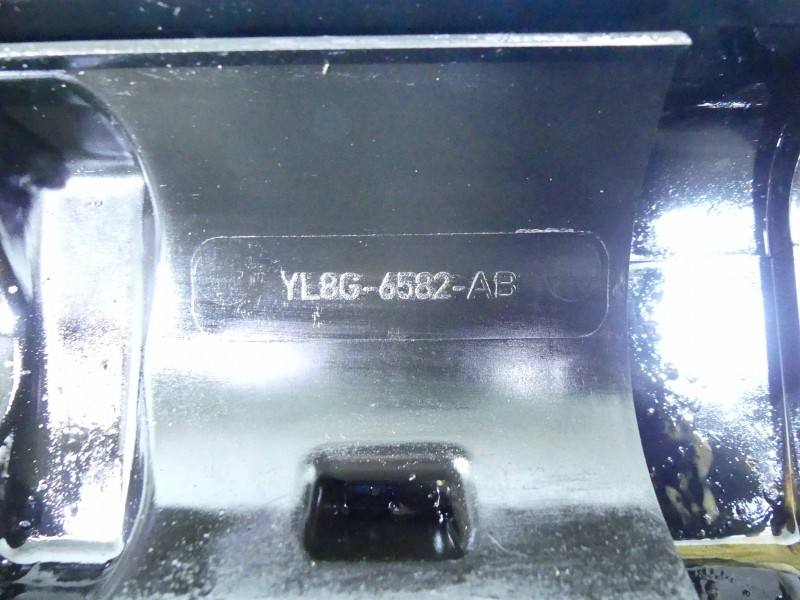 Клапанная крышка Mazda Tribute YL8G-6582-AB — фото детали 5