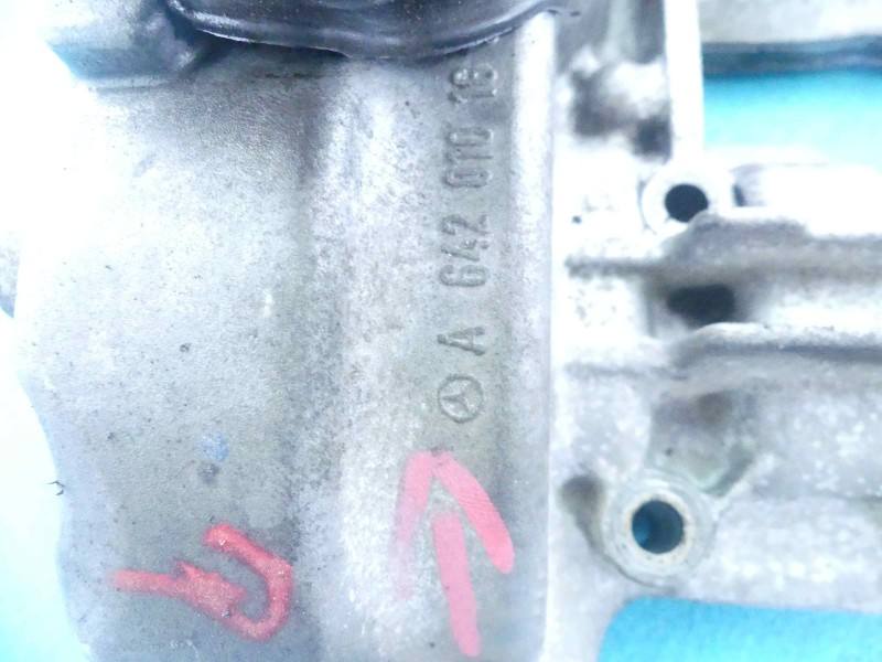 Клапанна кришка Mercedes ML W164 A64201018 — фото деталі 3