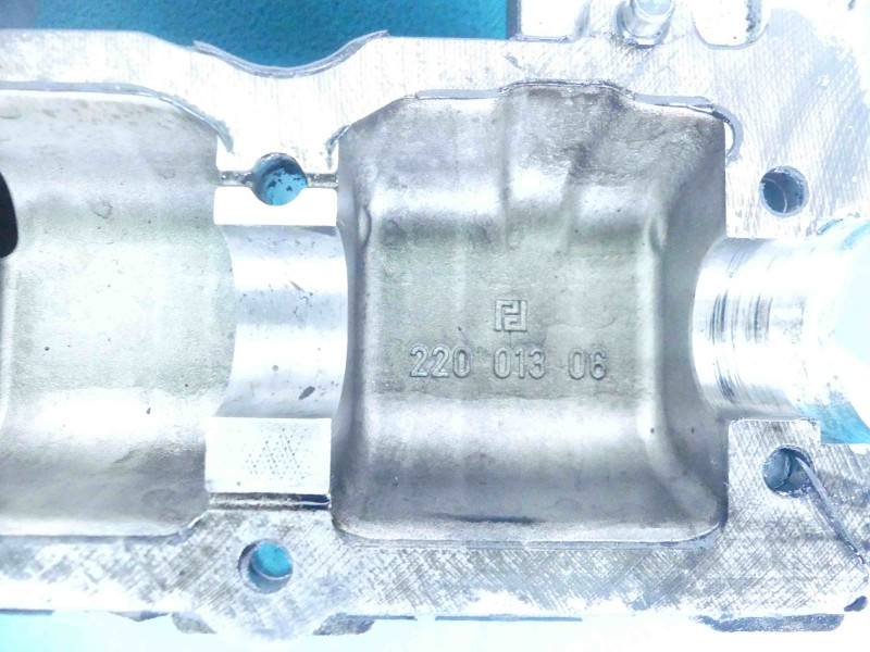 Клапанна кришка Mercedes ML W164 A6420101230 — фото деталі 5