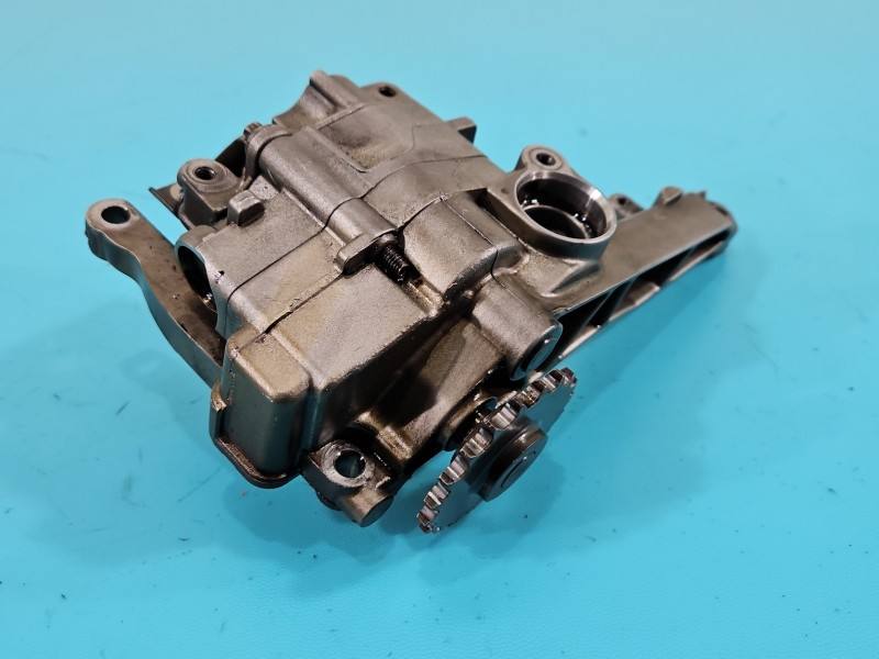 Масляний насос Mercedes ML W164 A6421810047