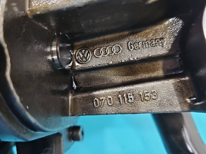 Масляний насос Volkswagen Touareg 070115105A — фото деталі 2