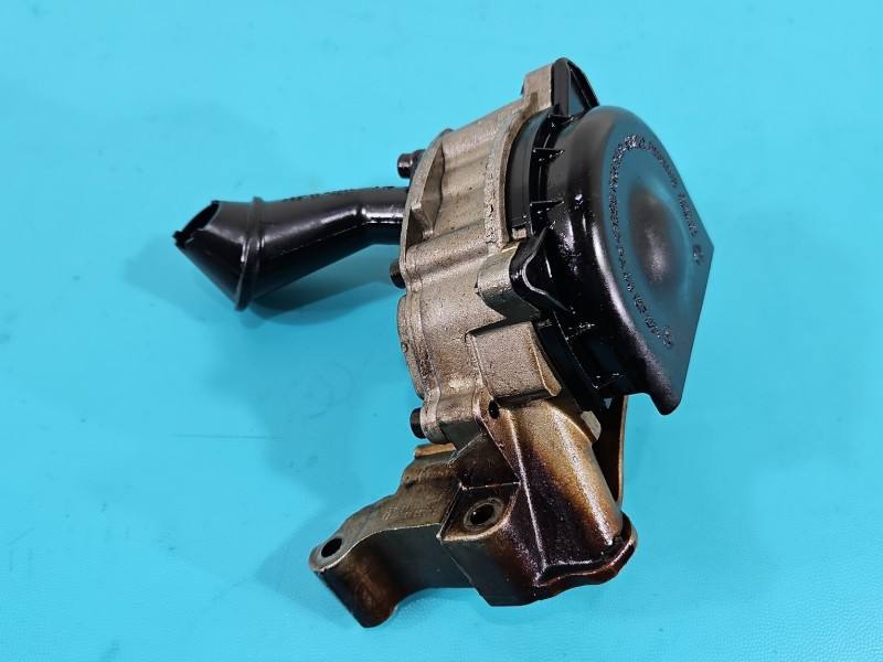 Масляный насос Volkswagen Touran 03C103669E