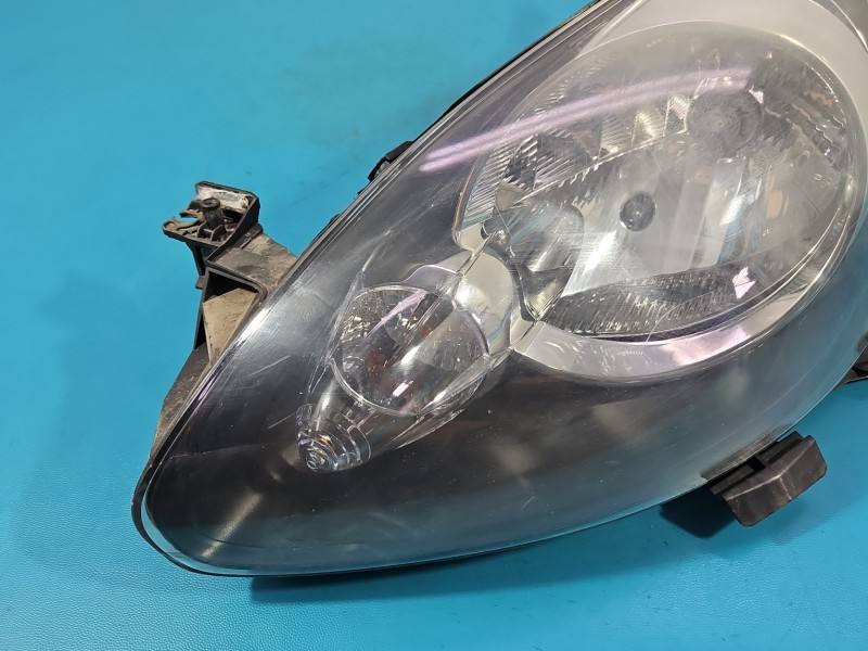 Фара передня ліва Toyota Aygo 81170-0H011 — фото деталі 4