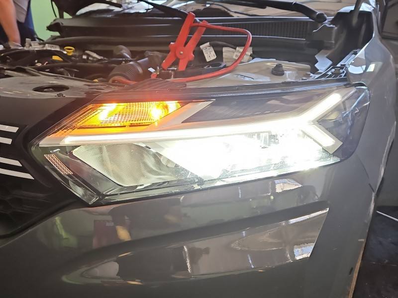 Фара передня ліва Dacia Sandero 260602561R