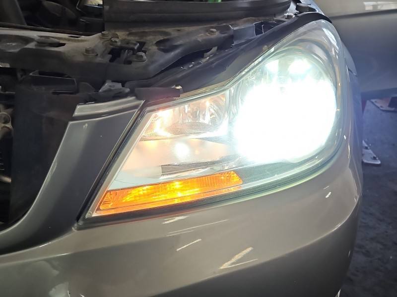 Фара передня ліва Mercedes C W204 A2048204959