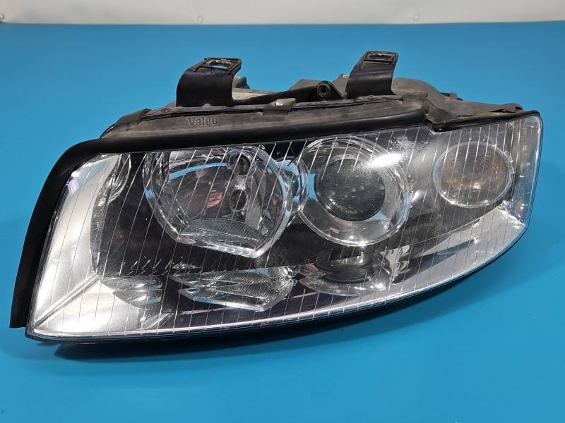 Фара передня ліва Audi A4 B6 8E0941029