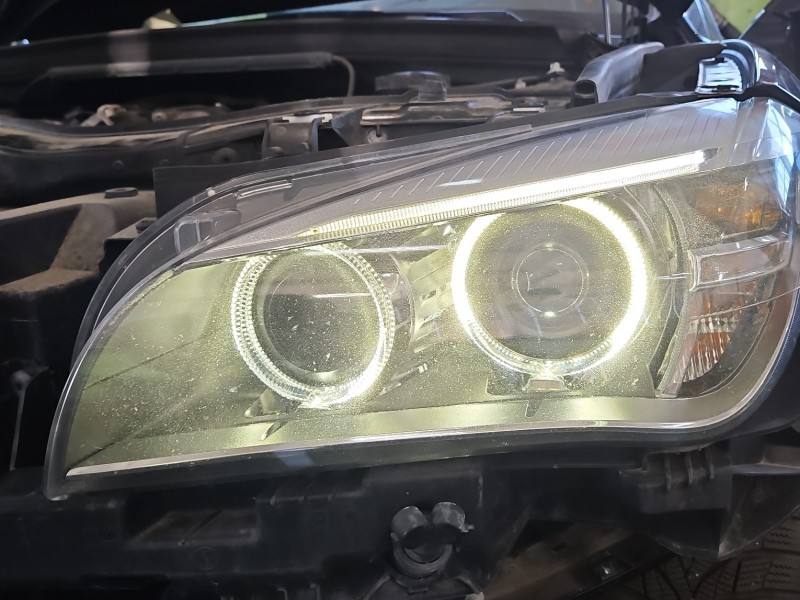 Фара передня ліва BMW X1 E84 90018090