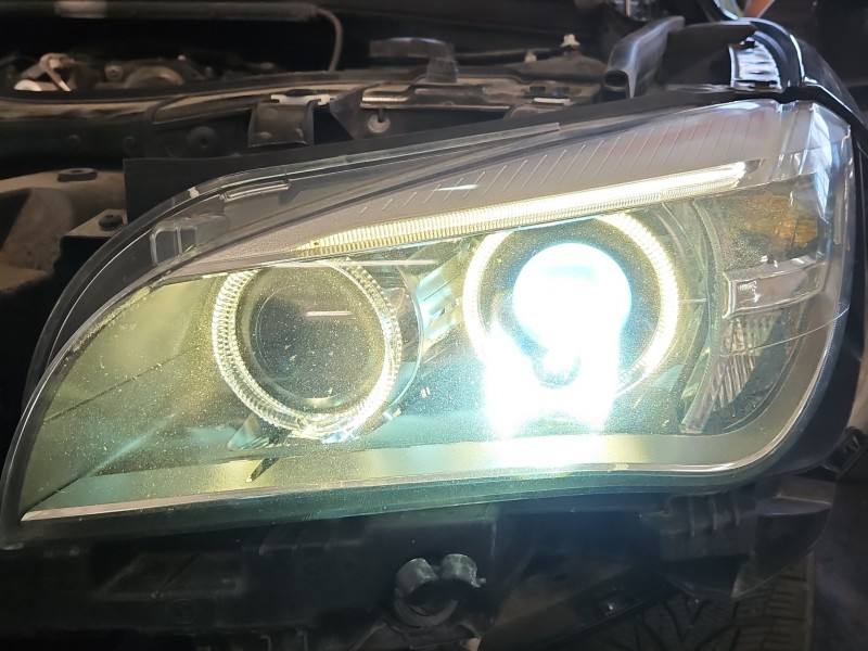 Фара передня ліва BMW X1 E84 90018090 — фото деталі 3