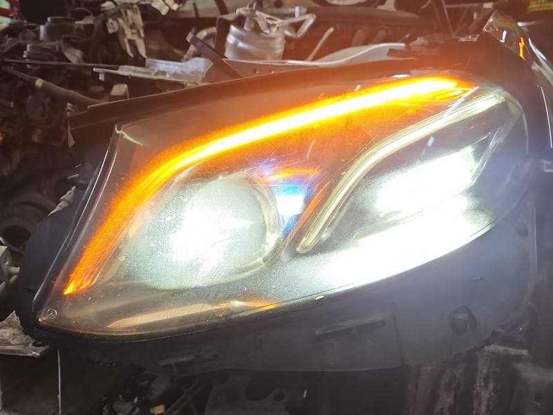 Фара передня ліва Mercedes E W213 2139062506