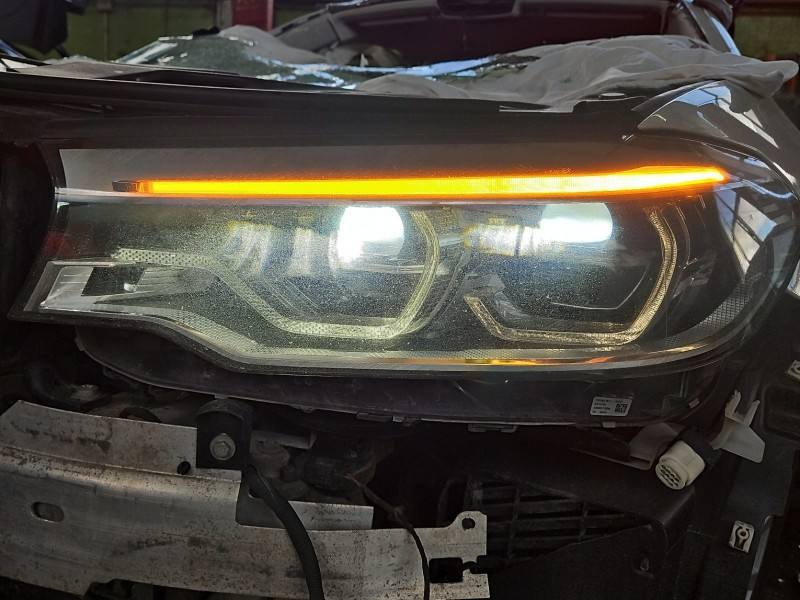 Фара передня ліва BMW 5 G30 7439209-01