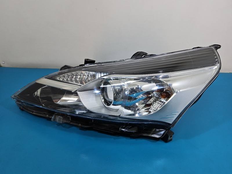 Фара передня ліва Toyota Verso — фото деталі 3