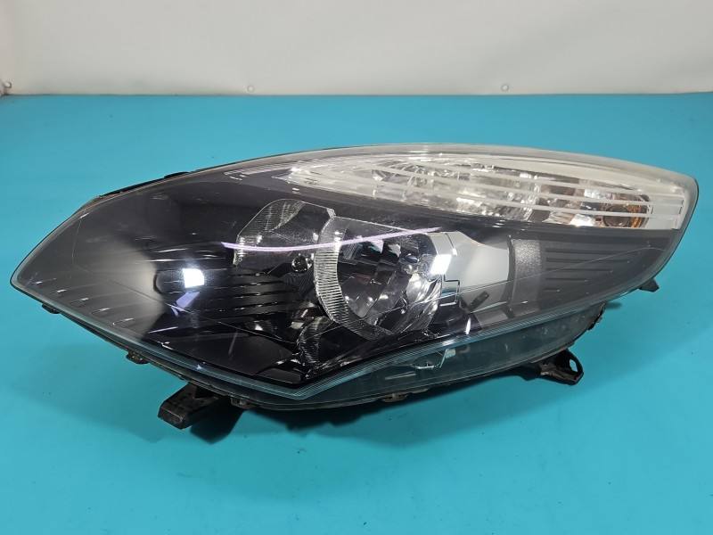 Фара передня ліва Renault Scenic 3 260608682R