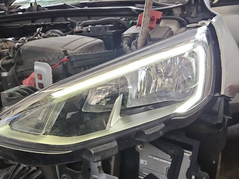 Фара передняя левая Ford Focus JX7B-13W030-AE
