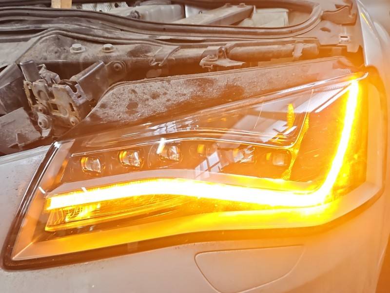 Фара передня ліва Audi A8 D4 4H0941003 — фото деталі 3