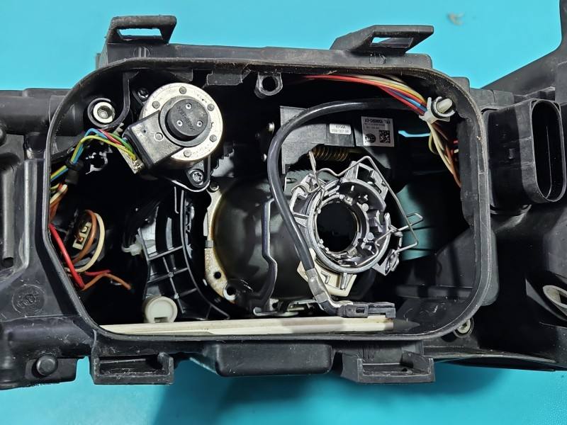 Фара передня ліва Audi A6 C6 — фото деталі 10