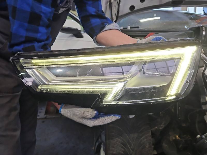 Фара передня ліва Audi A4 B9 8W0941033B