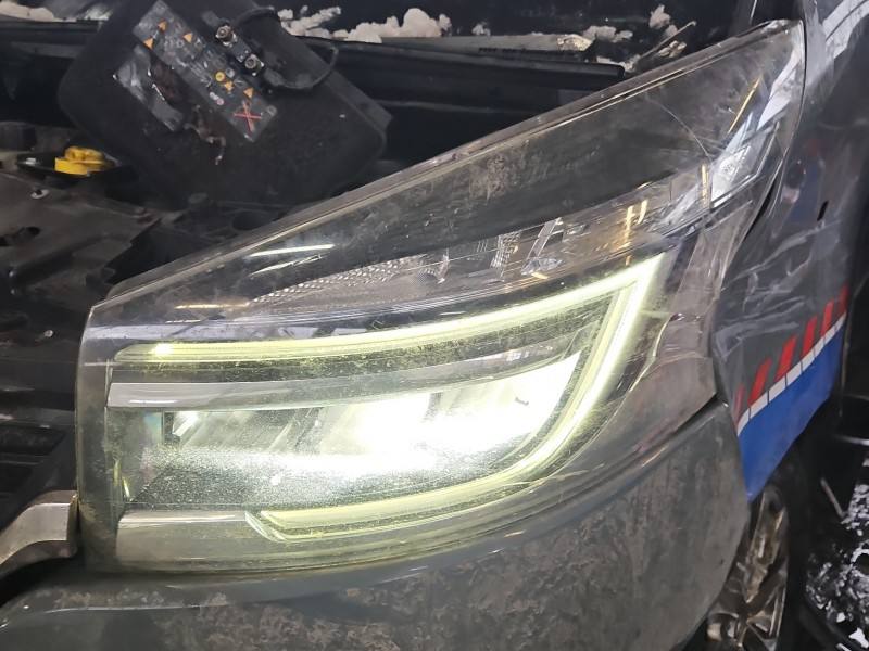Фара передня ліва Renault Trafic 260608582R