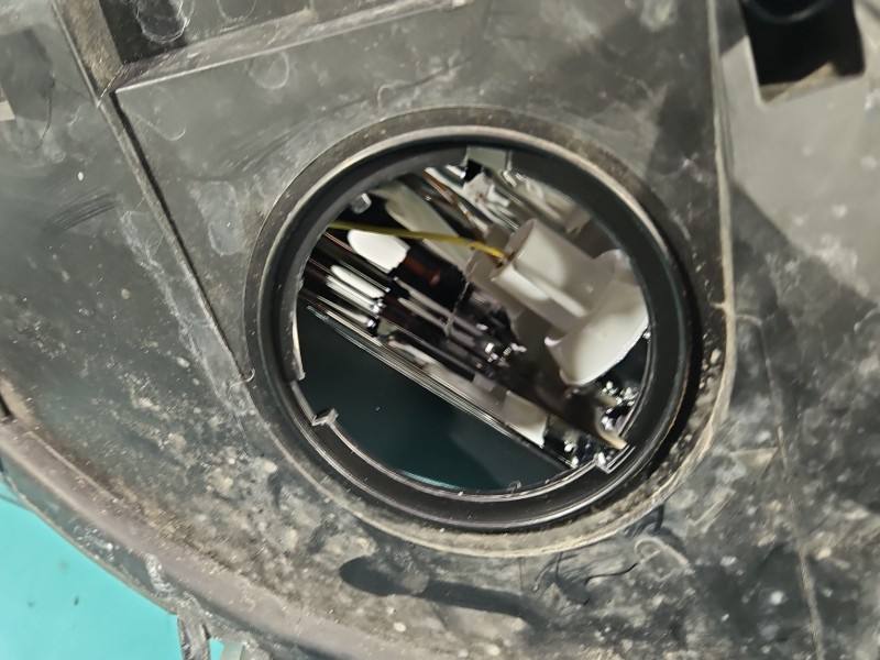 Фара передня ліва Ford B-Max AV11-13W030-AE — фото деталі 8