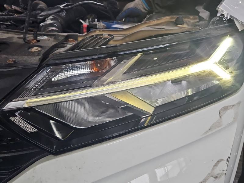 Фара передня ліва Dacia Sandero 260605914R