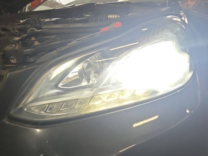 Фара передня ліва Mercedes E W212