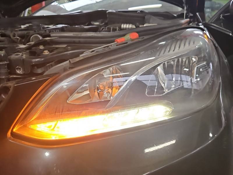 Фара передня ліва Mercedes E W212 — фото деталі 2