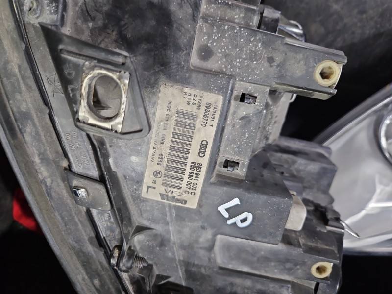 Фара передня ліва Audi A4 B6 8E0941003C — фото деталі 13