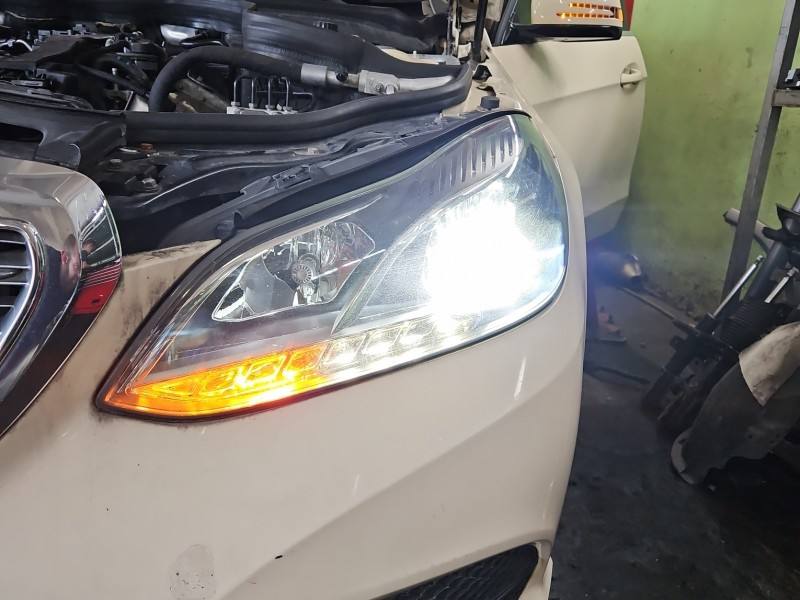 Фара передня ліва Mercedes E W212 A2128204939