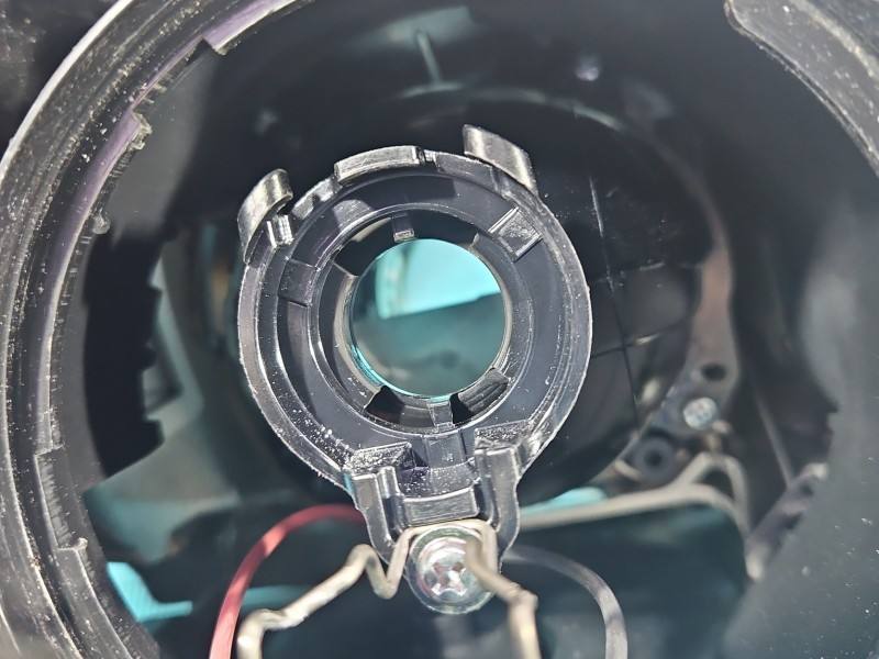 Фара передня ліва Subaru Impreza — фото деталі 8