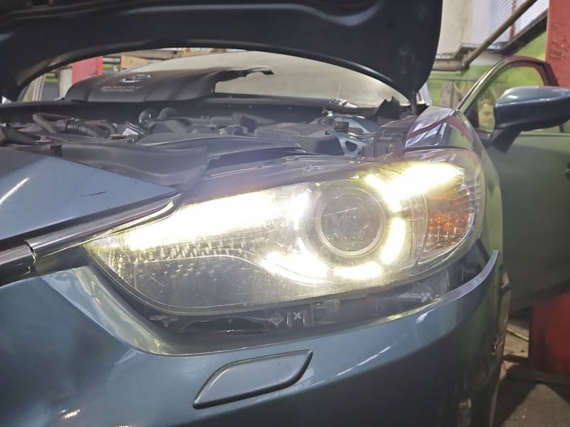 Фара передня ліва Mazda 6