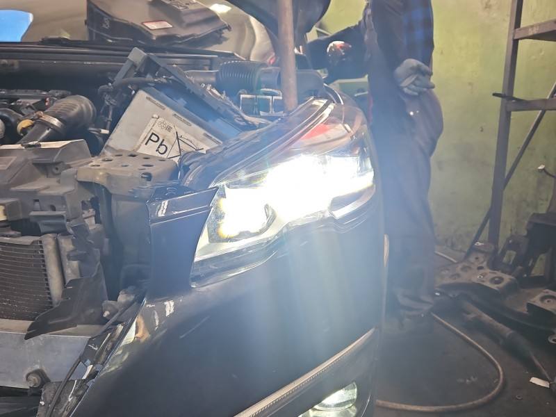 Фара передняя левая Peugeot 508 90071084