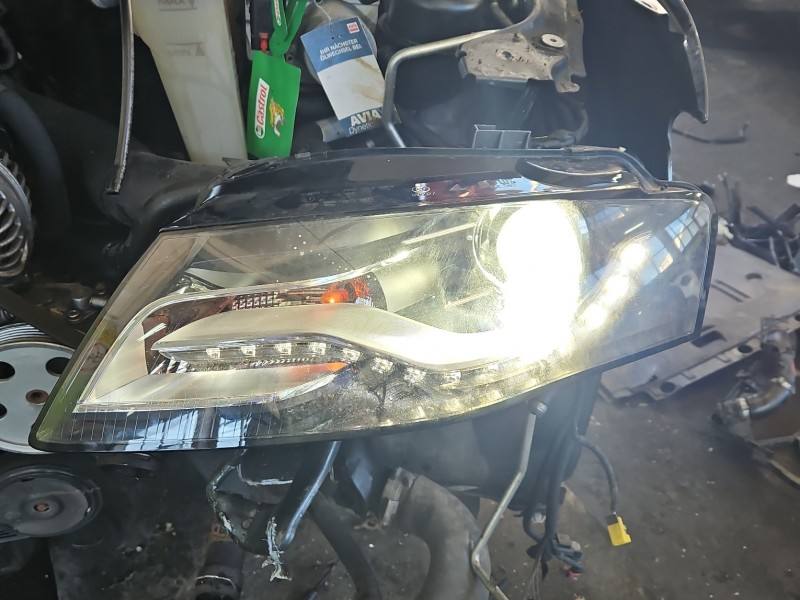Фара передня ліва Audi A4 B8 8K0941029AJ