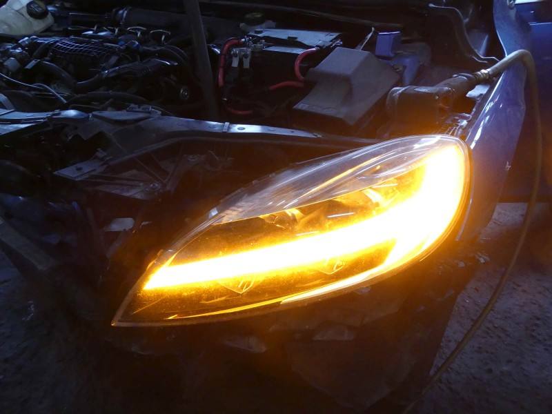 Фара передня ліва Volvo V40 31420443