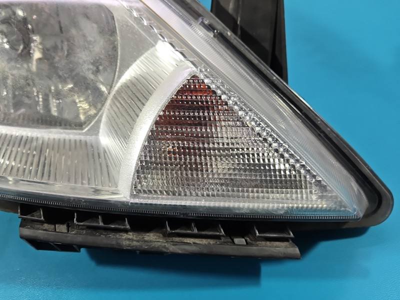 Фара передня права Nissan Tiida — фото деталі 3
