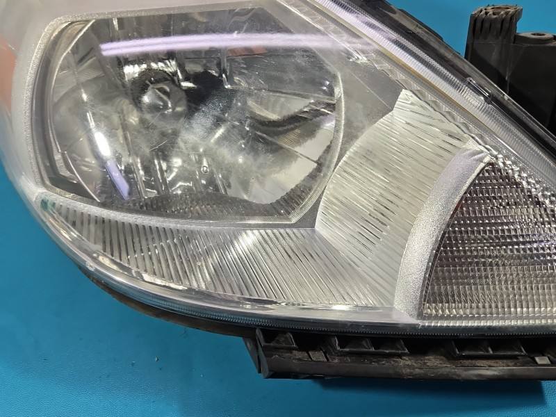 Фара передня права Nissan Tiida — фото деталі 4
