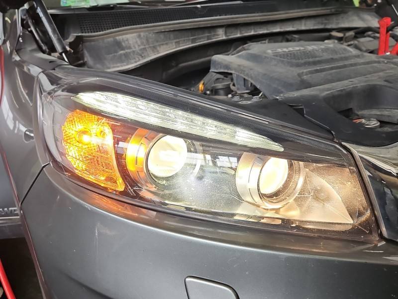 Фара передня права Kia Sorento 92102-C5200