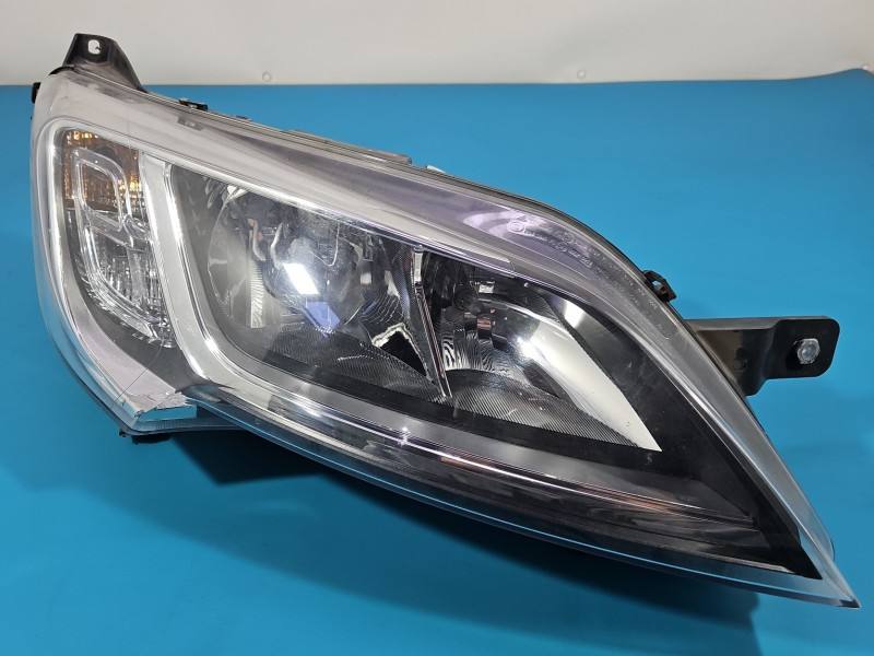 Фара передняя правая Opel Movano 00468622820