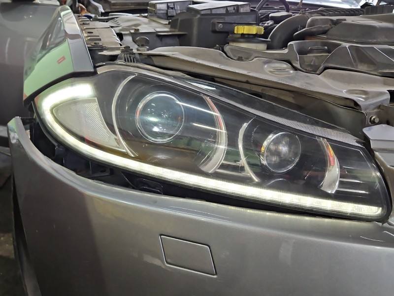 Фара передняя правая Jaguar XF CX23-13W029-EG