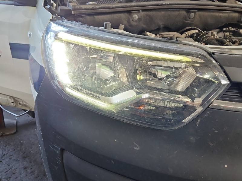 Фара передня права Renault Express 260105660R