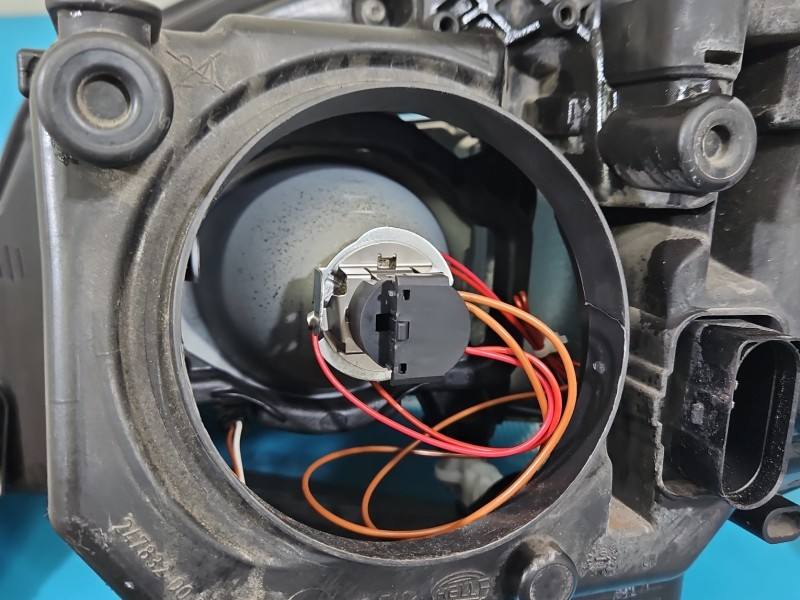 Фара передня права Skoda Fabia 2 — фото деталі 8