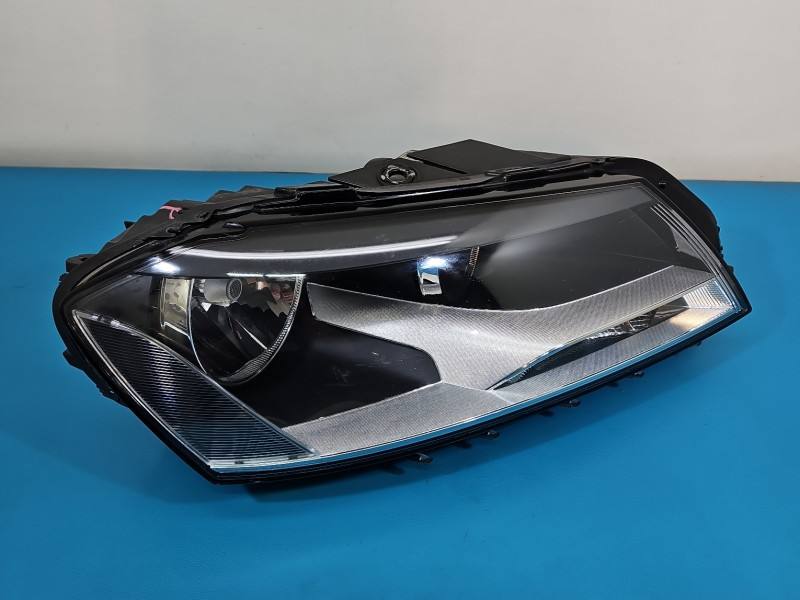 Фара передня права Volkswagen Passat B7 3AB941006