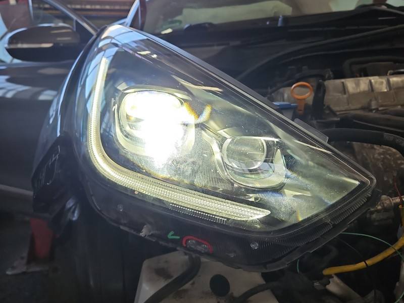 Фара передня права Kia Niro 92102-G5