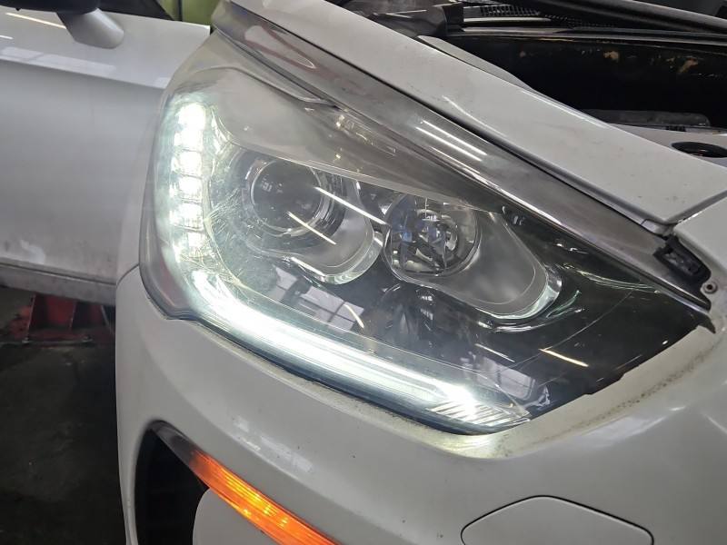Фара передня права Citroen DS5 9806093380