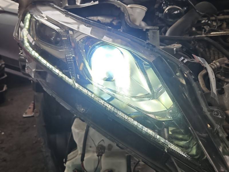 Фара передня права Mitsubishi Eclipse — фото деталі 3