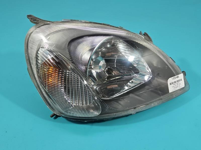 Фара передня права Toyota Yaris 1